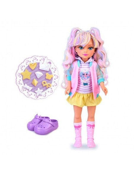 FAMOSA - MUÑECA NANCY CHARMS IN STYLE